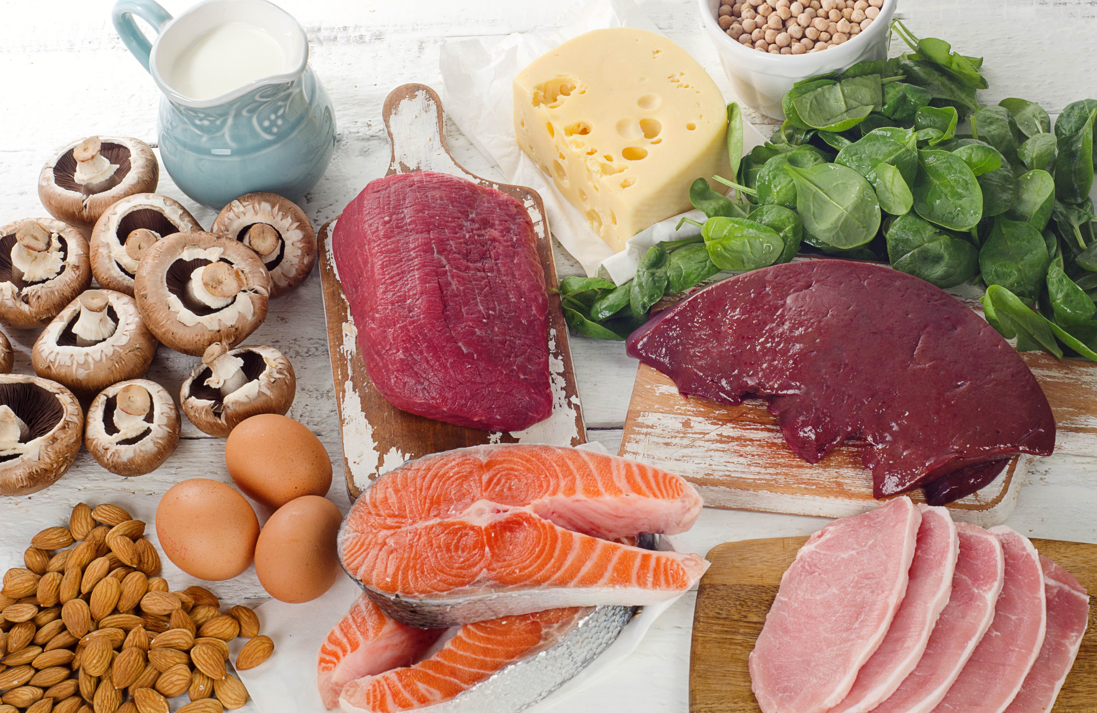 Foods that are high in vitamin B12 - including mushrooms, milk, beef liver, eggs, almonds, salmon, pork chops, spinach, cheese Foods that are high in vitamin B12 - including mushrooms, milk, beef liver, eggs, almonds, salmon, pork chops, spinach, cheese